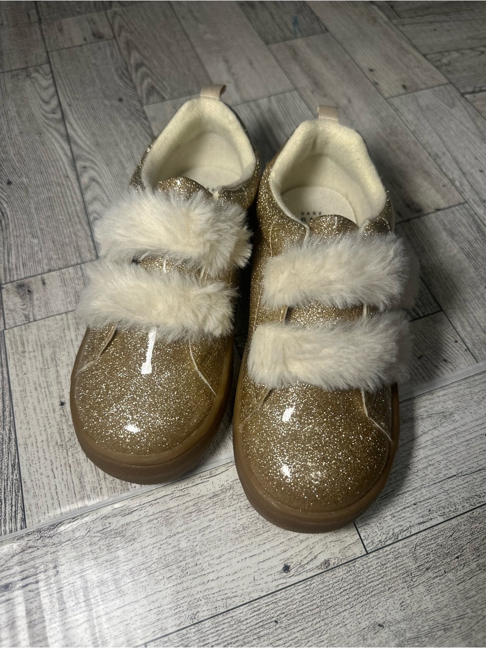Gap kids Girls Glitter Faux-Fur Strap Sneakers - Gold size 10C